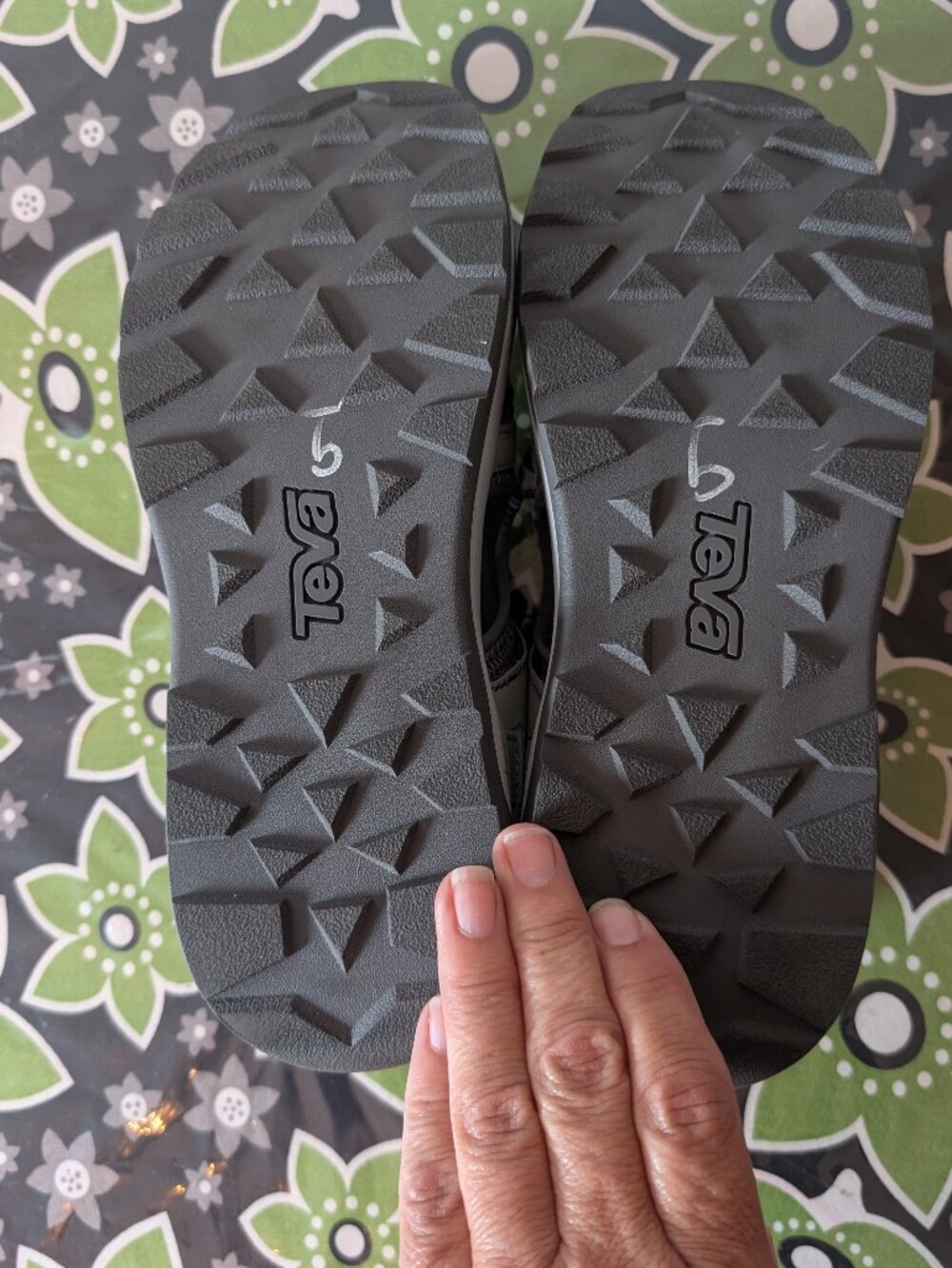 Women's Teva Soft Gray Outdoor Hiking Sandal Sneaker with Pink Accent Size 8.5 - Picture 5 of 6
